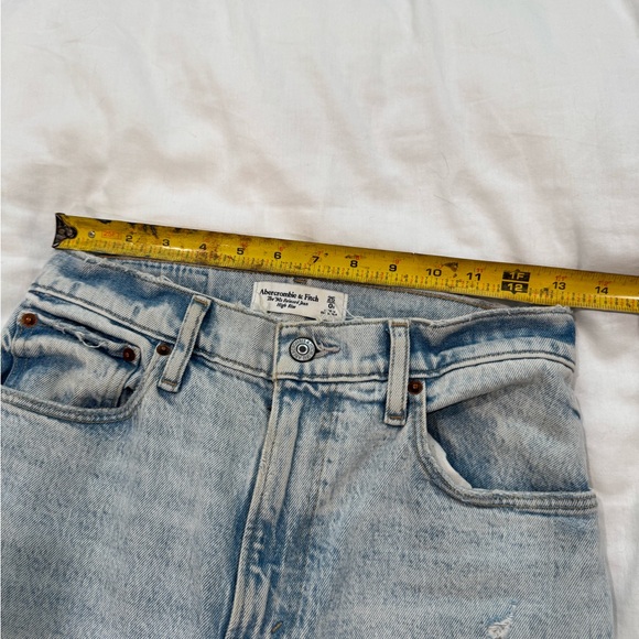 Size 25 / 0R The ‘90s Relaxed Jean High Rise Light Blue Distressed Women’s - Picture 7 of 9